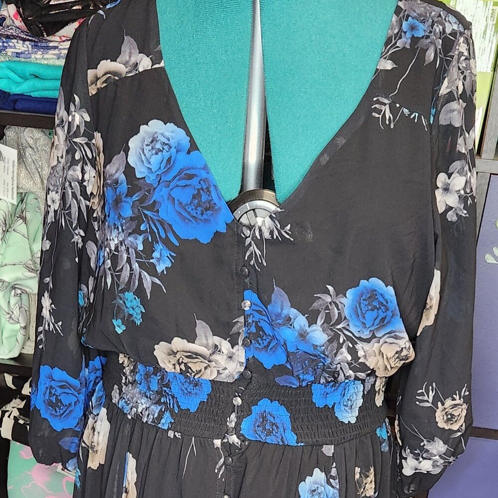 Black with blue floral pattern maxi dress size 18 in like-new condition